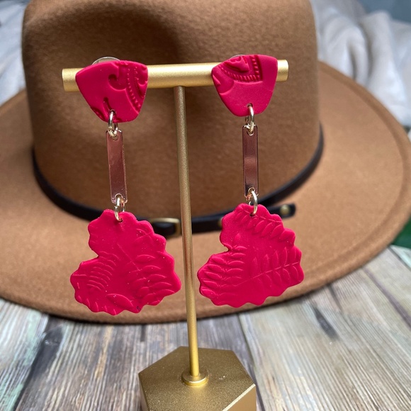 She's so loved Earrings - Picture 1 of 2